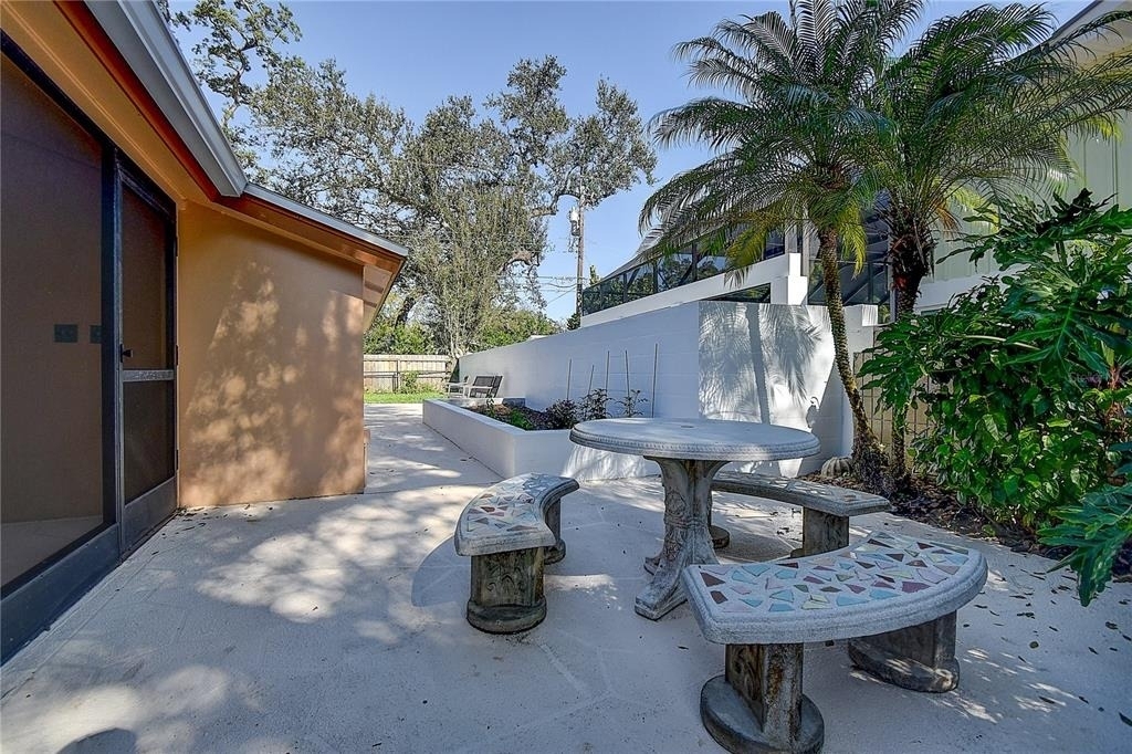 1247 Monticello Boulevard N - Photo 38