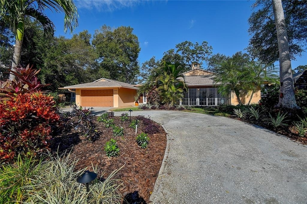 1247 Monticello Boulevard N - Photo 2