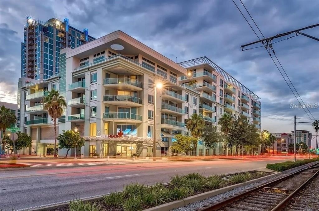 912 Channelside Drive - Photo 0