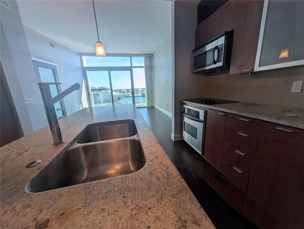 912 Channelside Drive - Photo 4
