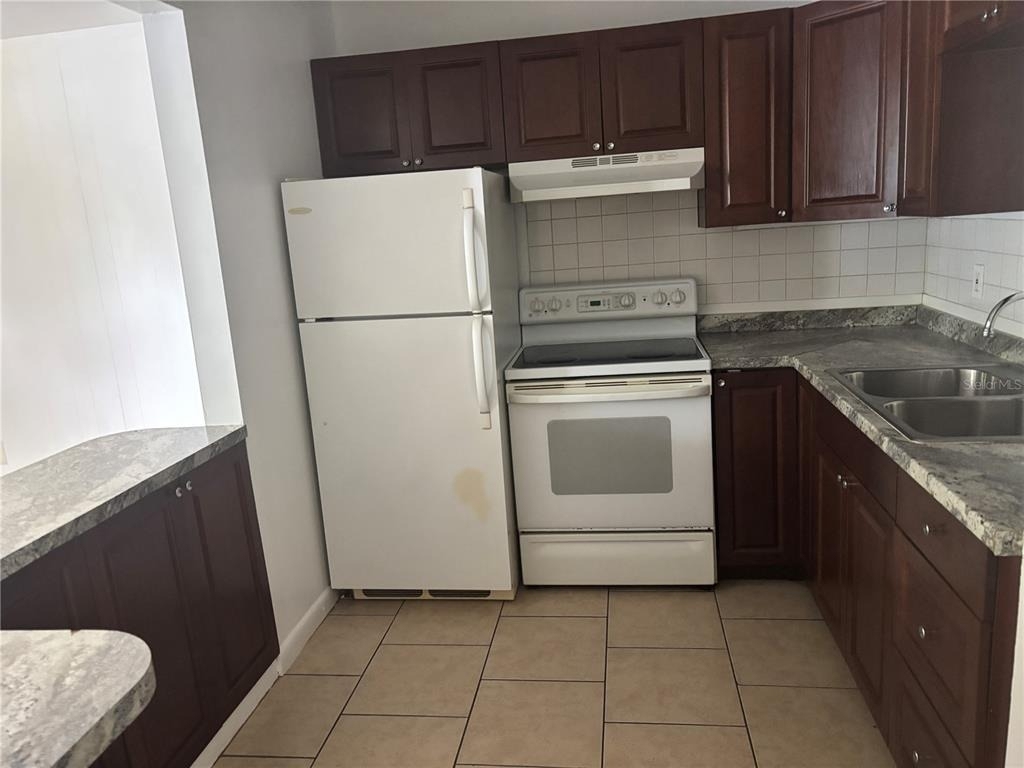 2501 Harn Boulevard - Photo 2