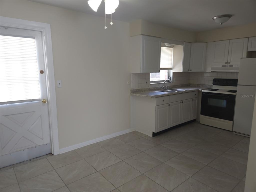 800 Highland Avenue N - Photo 2