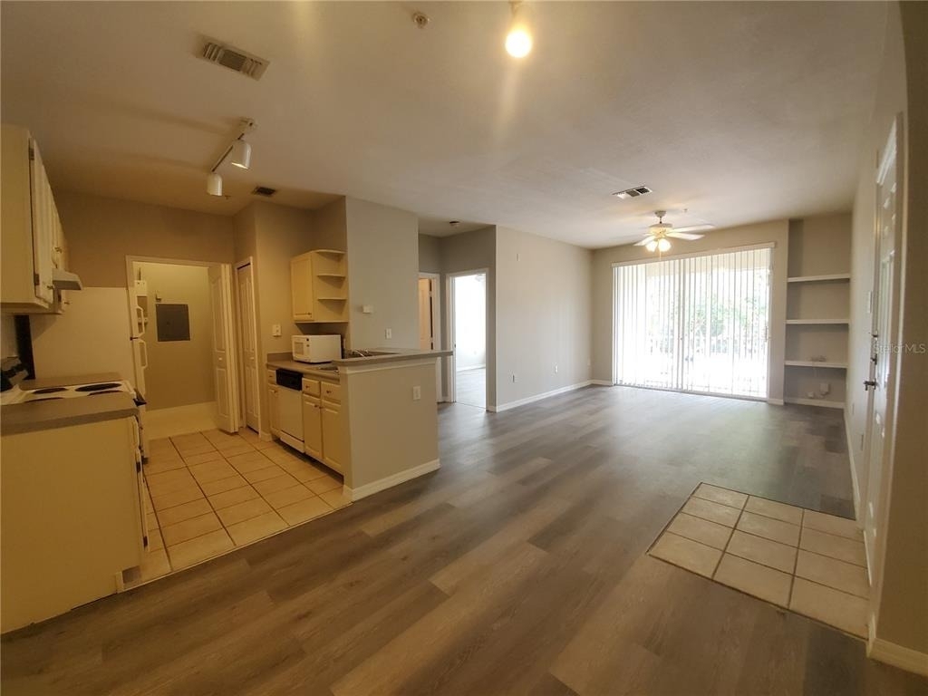 5807 Legacy Crescent Place - Photo 3