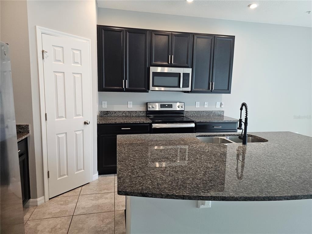 10548 Salt Grove St - Photo 3