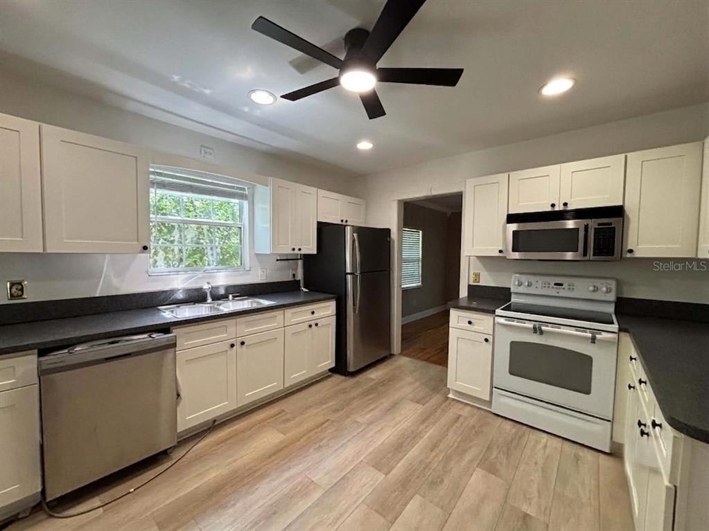 702 Avenue H Ne - Photo 9