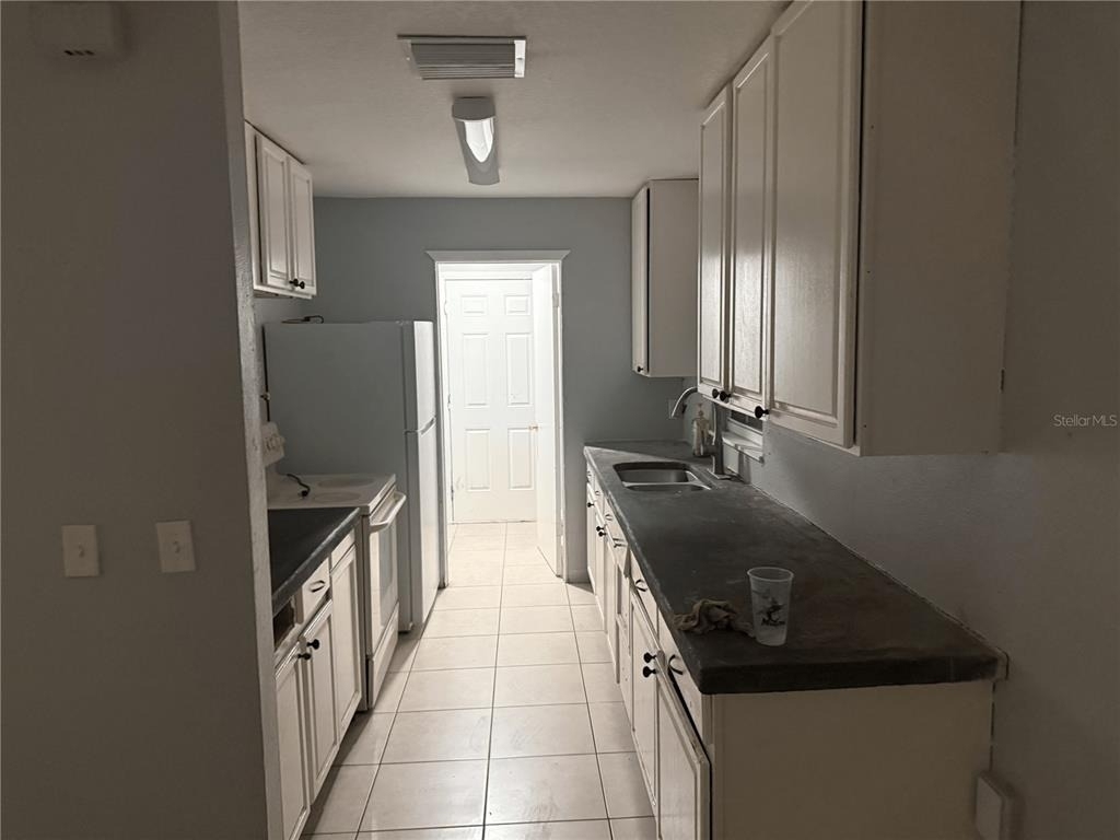 106 S Hudson Street - Photo 2