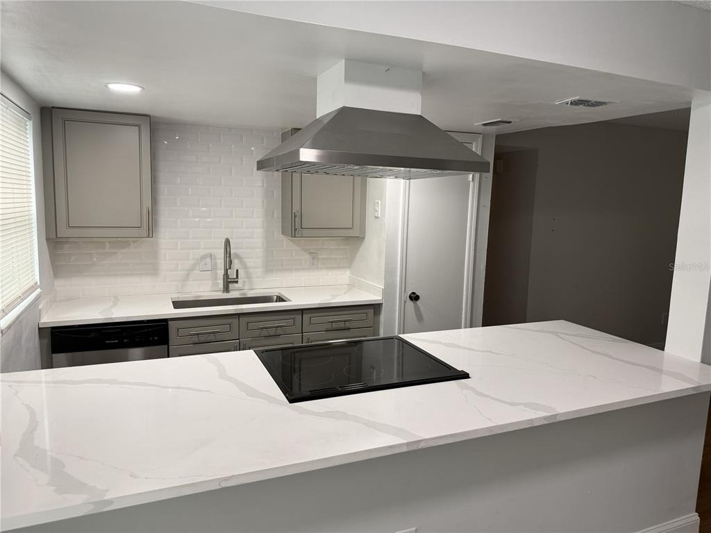726 Edgewater Drive - Photo 4
