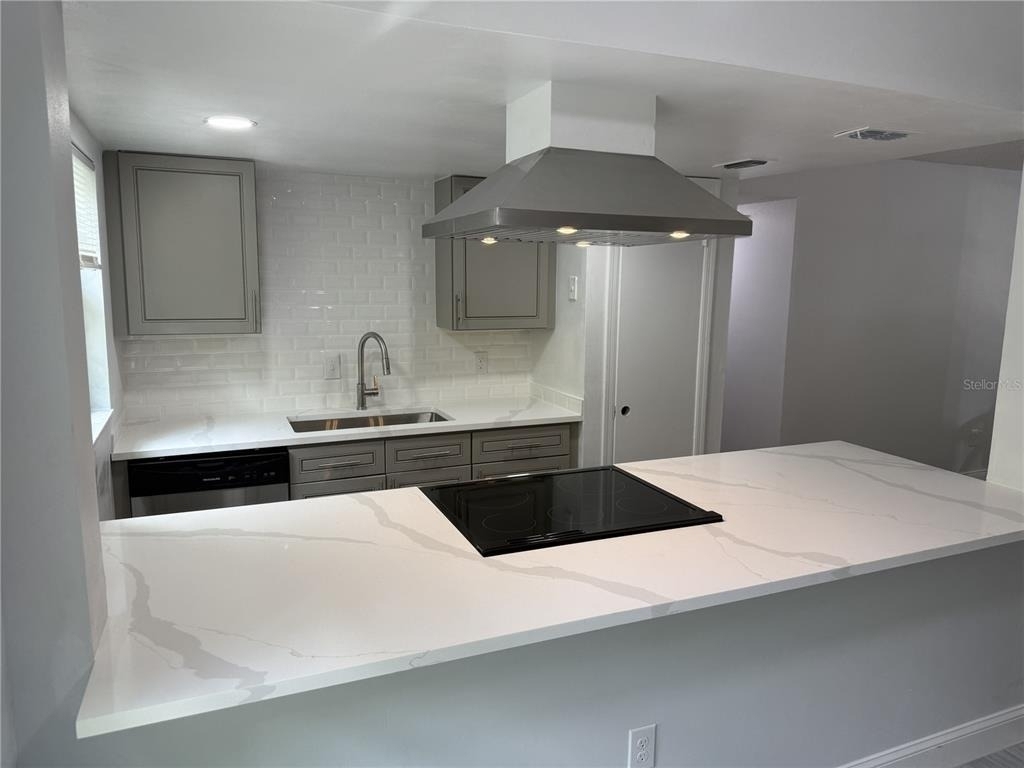 726 Edgewater Drive - Photo 3