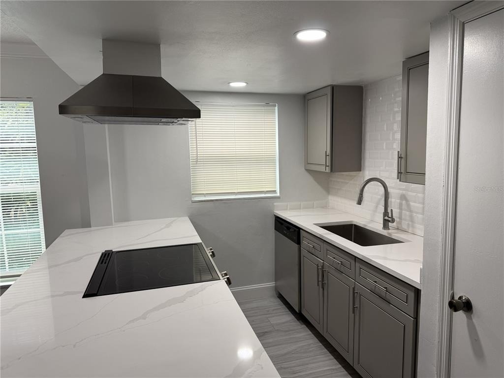726 Edgewater Drive - Photo 6
