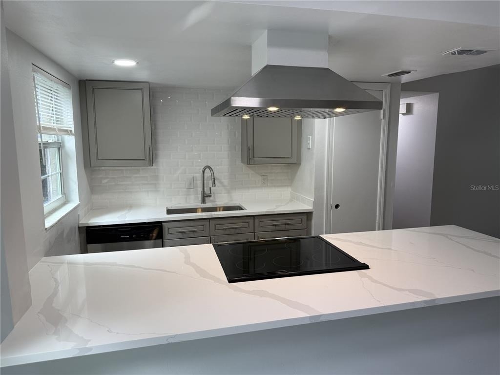 726 Edgewater Drive - Photo 5