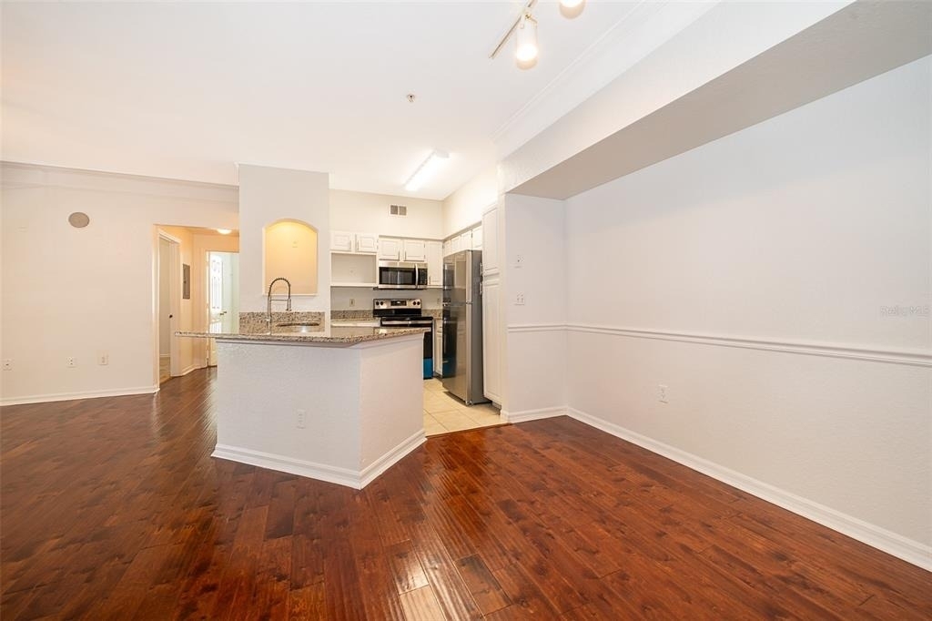 6663 Queens Borough Avenue - Photo 5