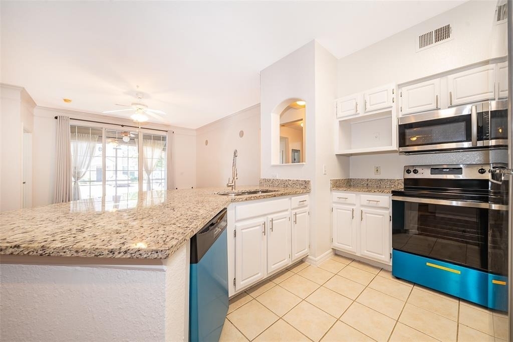 6663 Queens Borough Avenue - Photo 9