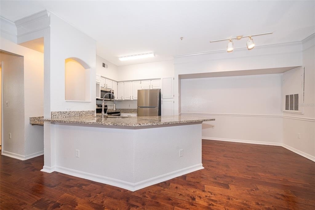 6663 Queens Borough Avenue - Photo 8