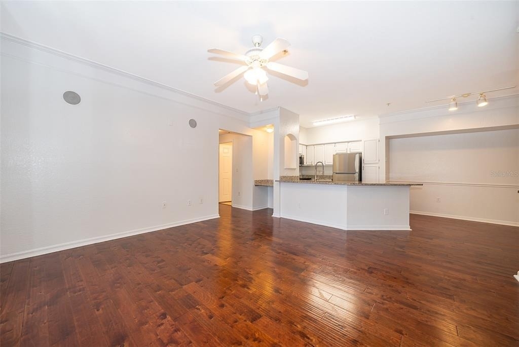 6663 Queens Borough Avenue - Photo 7