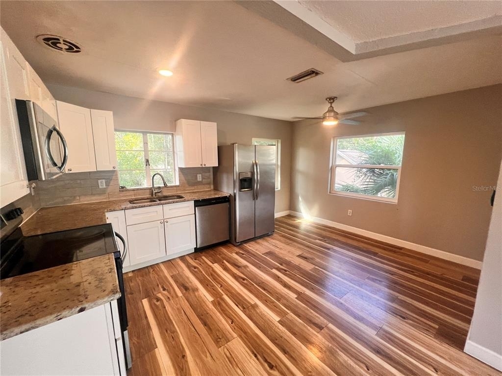 1110 Poinsettia Avenue - Photo 6