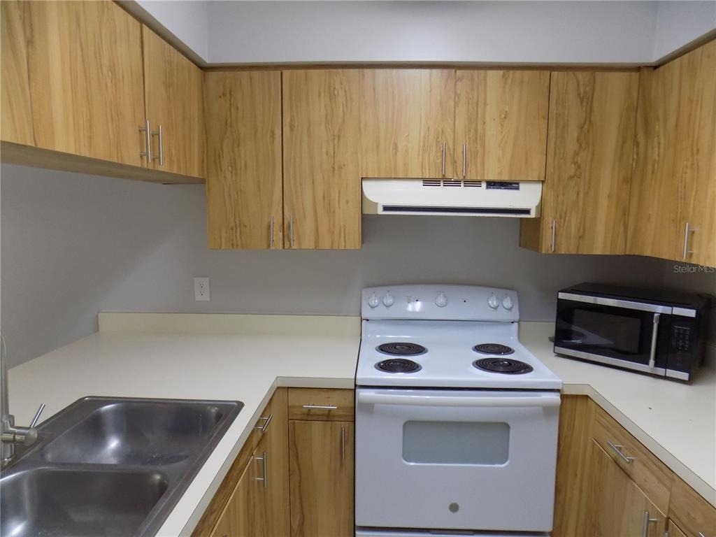 2735 Sw 35th Place - Photo 3
