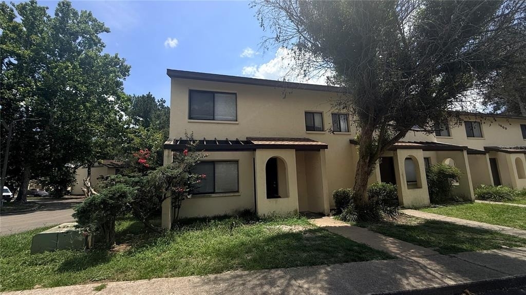 2735 Sw 35th Place - Photo 1