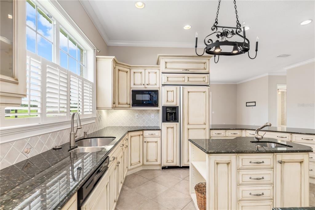 4561 Murcia Boulevard - Photo 9