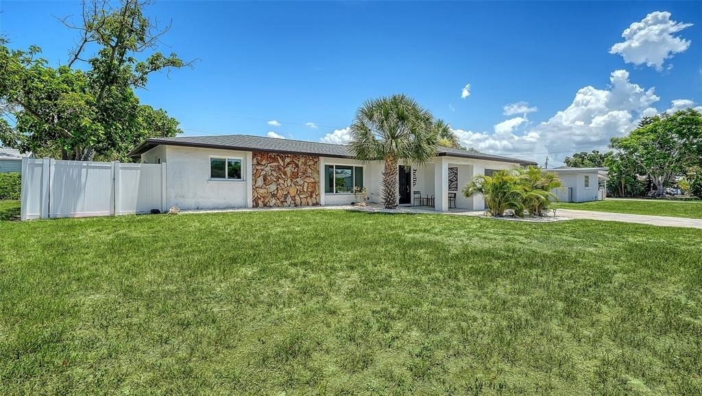 1302 Mango Avenue - Photo 1