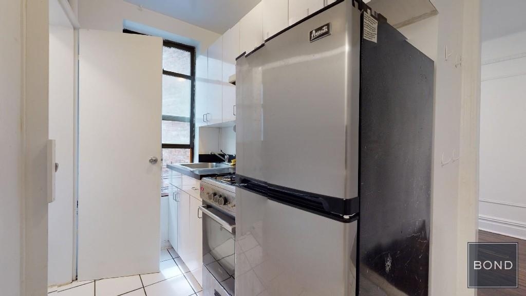 1427 York Avenue Apartment 2C - Photo 1