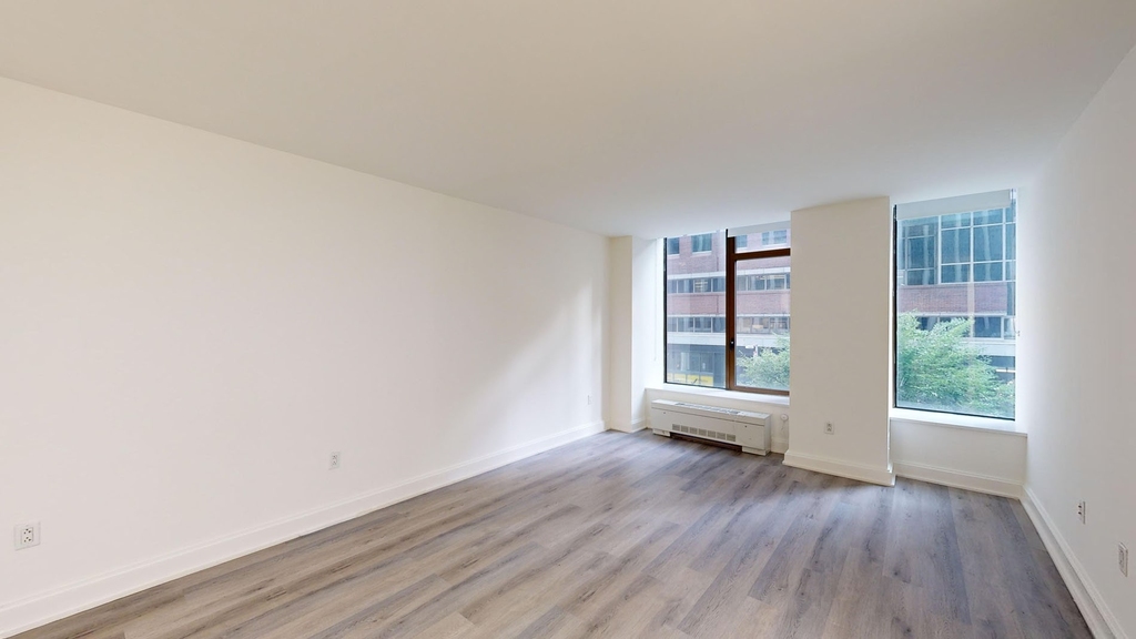 10 Hanover Square - Photo 2