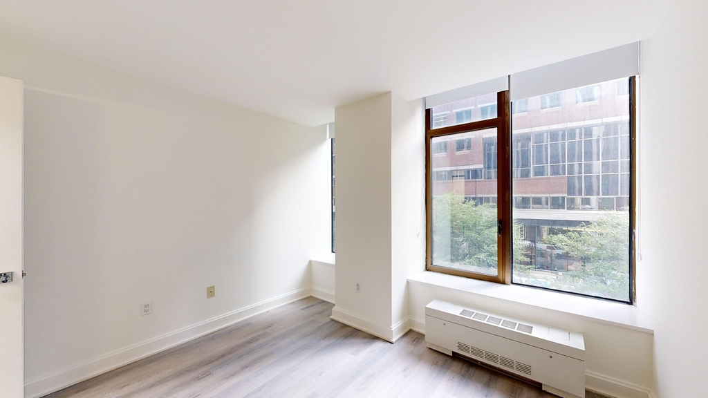 10 Hanover Square - Photo 3