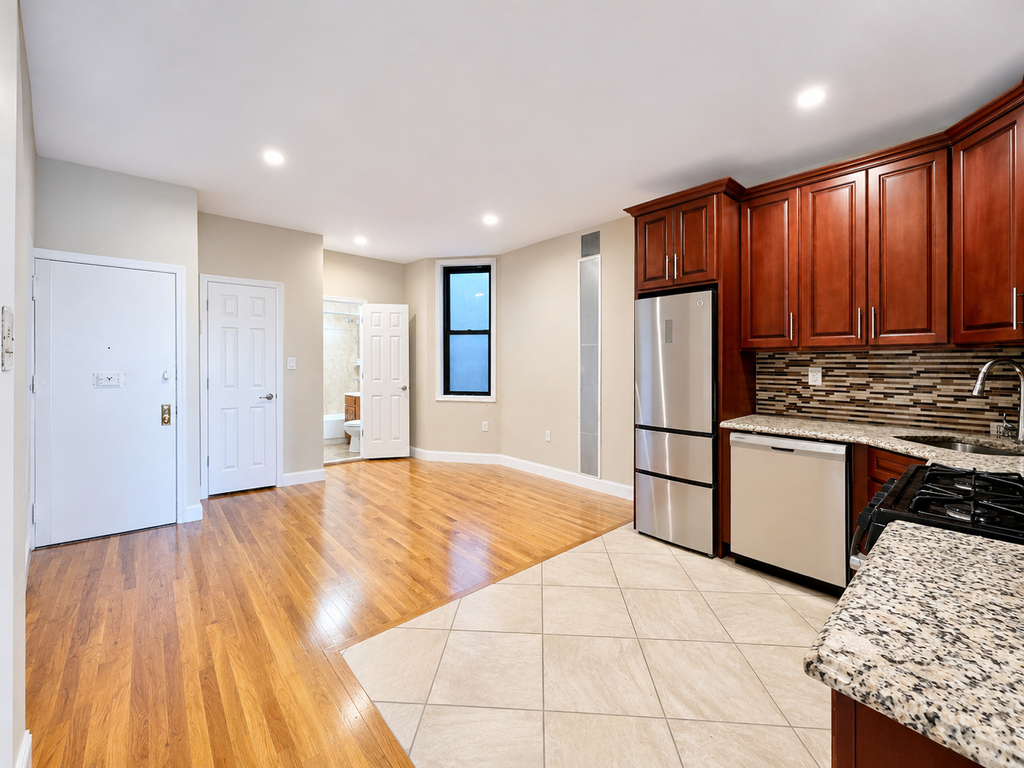 607 Gates Avenue - Photo 4