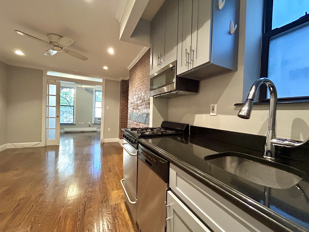 East 5th Street - Photo 3