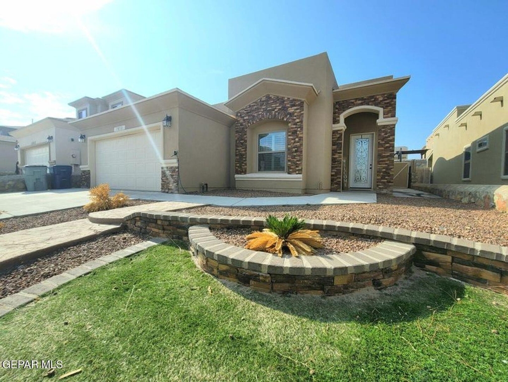 7852 Enchanted View Drive - Photo 0