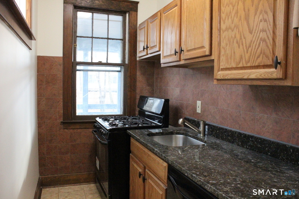 16 Woodland Street - Photo 7