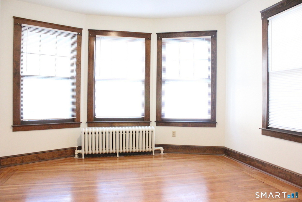 16 Woodland Street - Photo 2