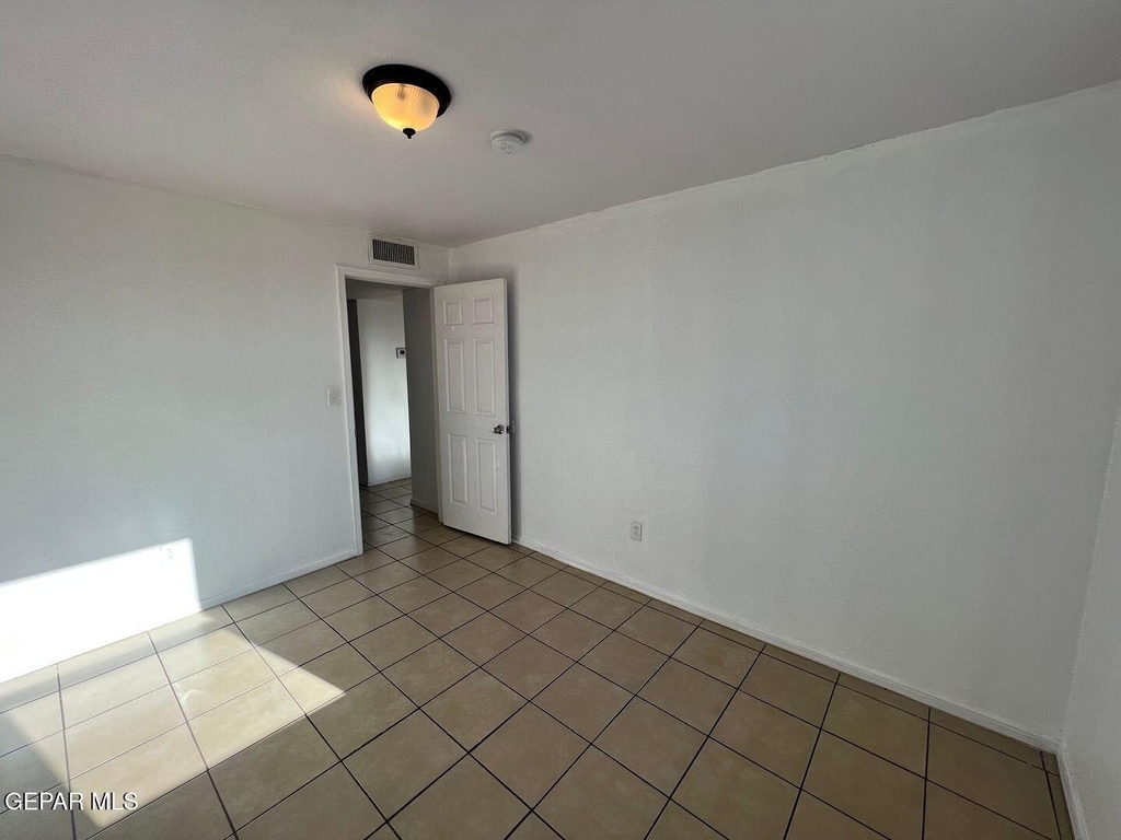 14831 Allemands Avenue - Photo 3