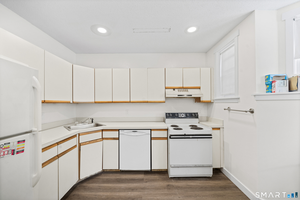 136 Maple Avenue - Photo 2