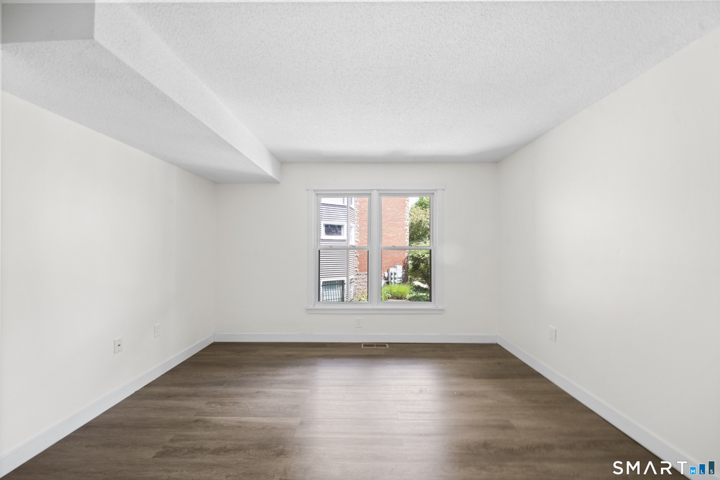 136 Maple Avenue - Photo 6