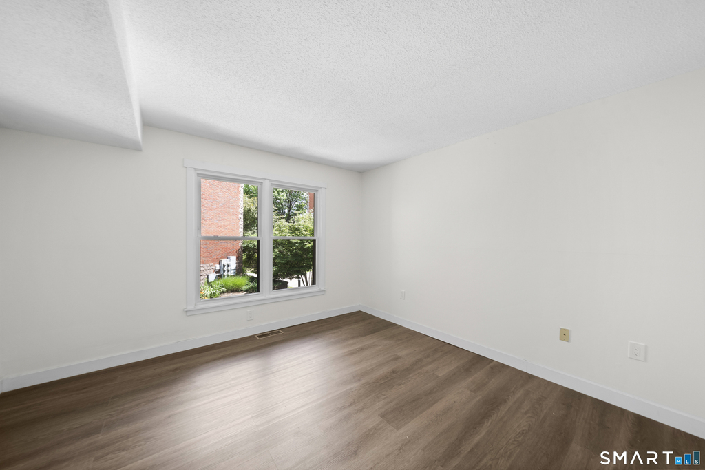 136 Maple Avenue - Photo 17