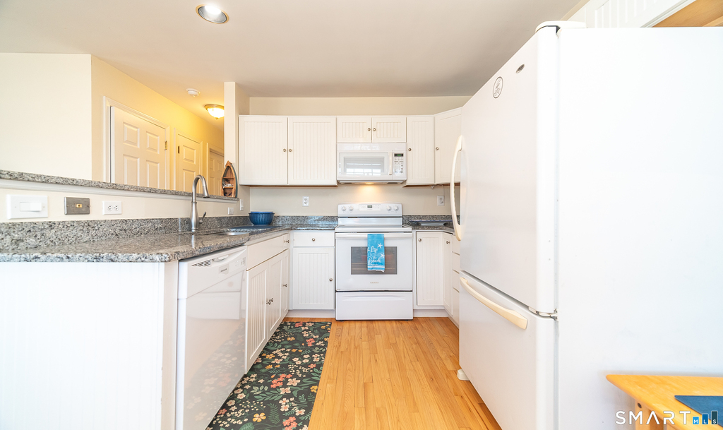 21 Atlantic Avenue - Photo 8