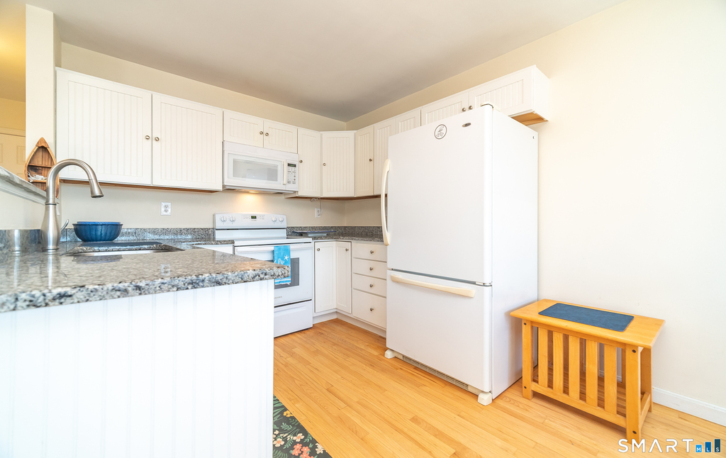 21 Atlantic Avenue - Photo 9