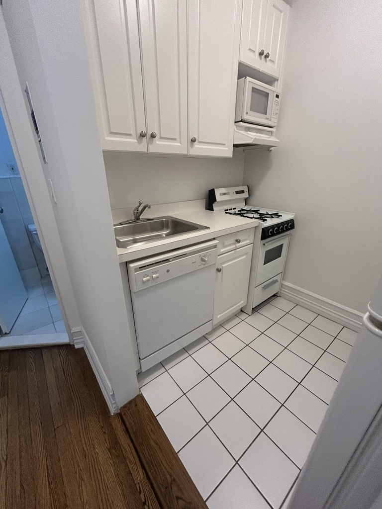 East 83rd Street - Photo 4