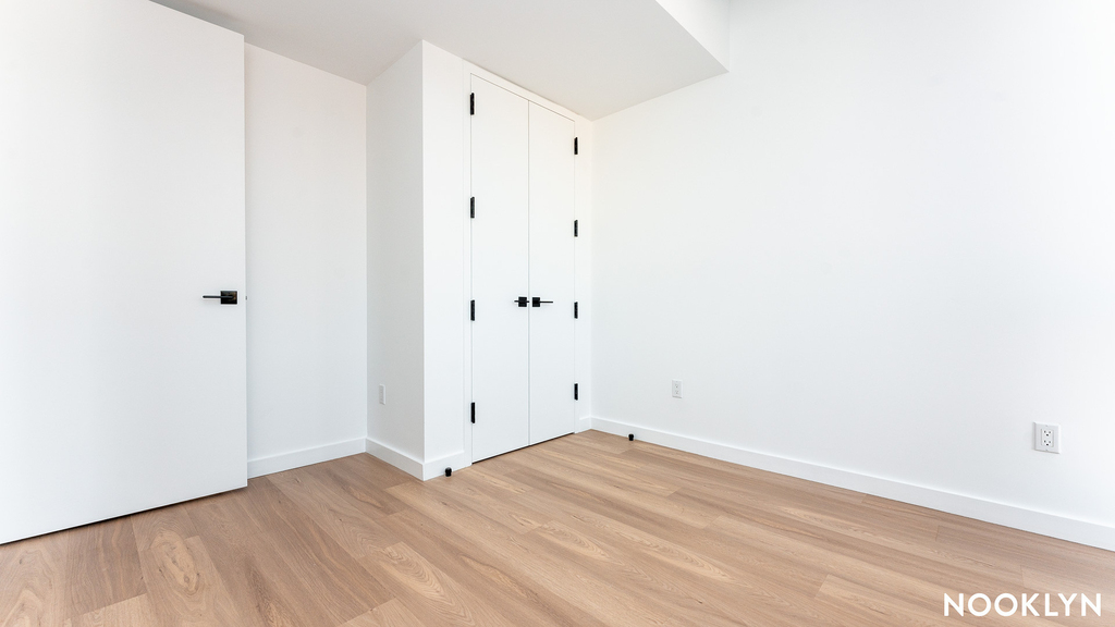 654 Madison St - Photo 3