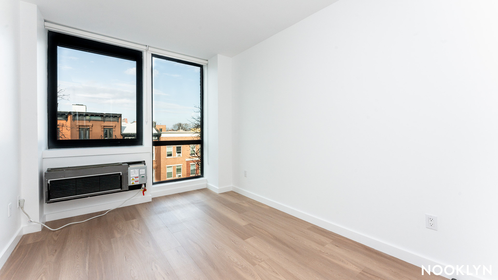 654 Madison St - Photo 4