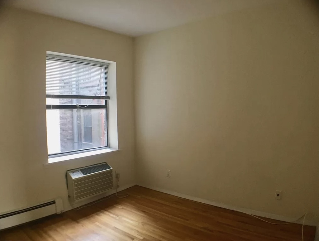 West 52nd Street - Photo 3