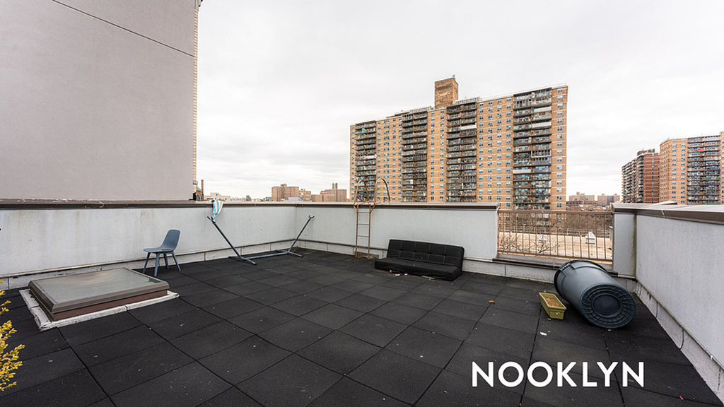 87 Montrose Ave - Photo 12