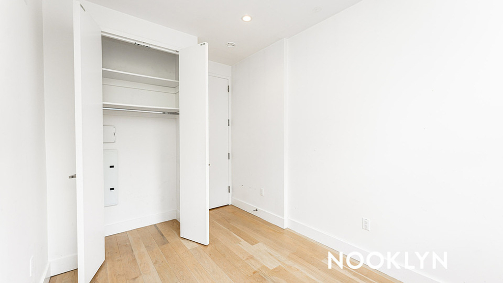 87 Montrose Ave - Photo 13