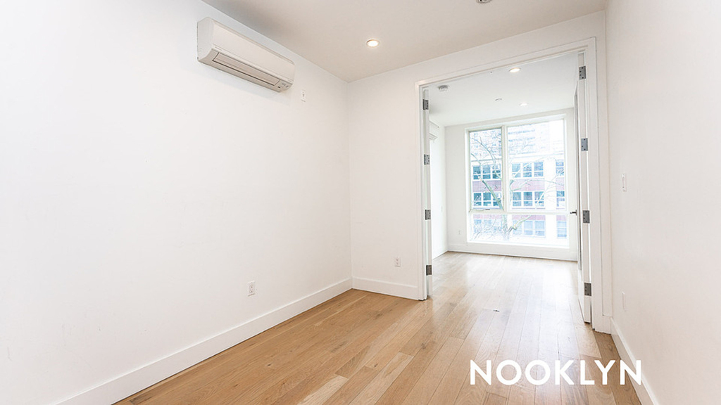 87 Montrose Ave - Photo 8