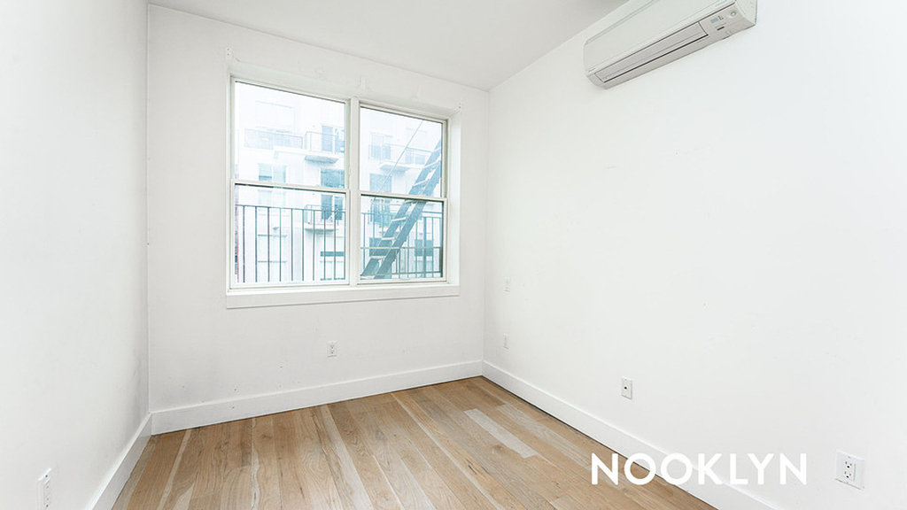 87 Montrose Ave - Photo 6