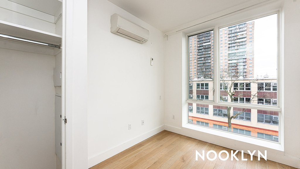 87 Montrose Ave - Photo 17