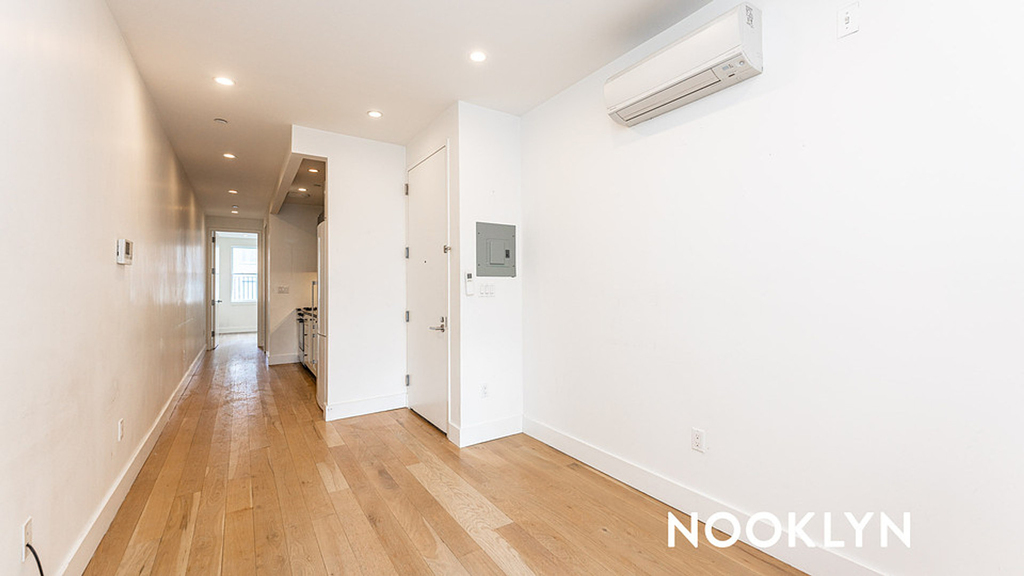 87 Montrose Ave - Photo 18
