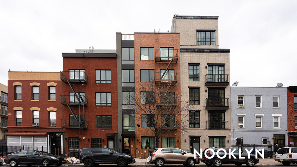 87 Montrose Ave - Photo 10