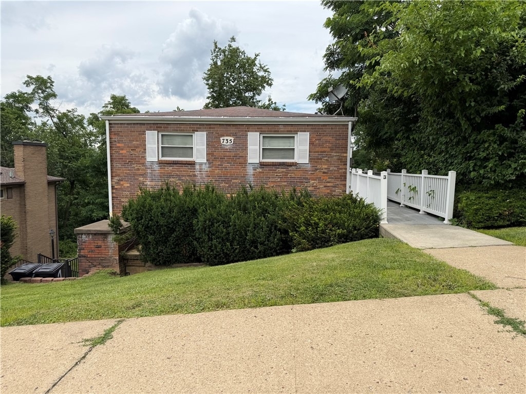 735 Athalia St - Photo 0