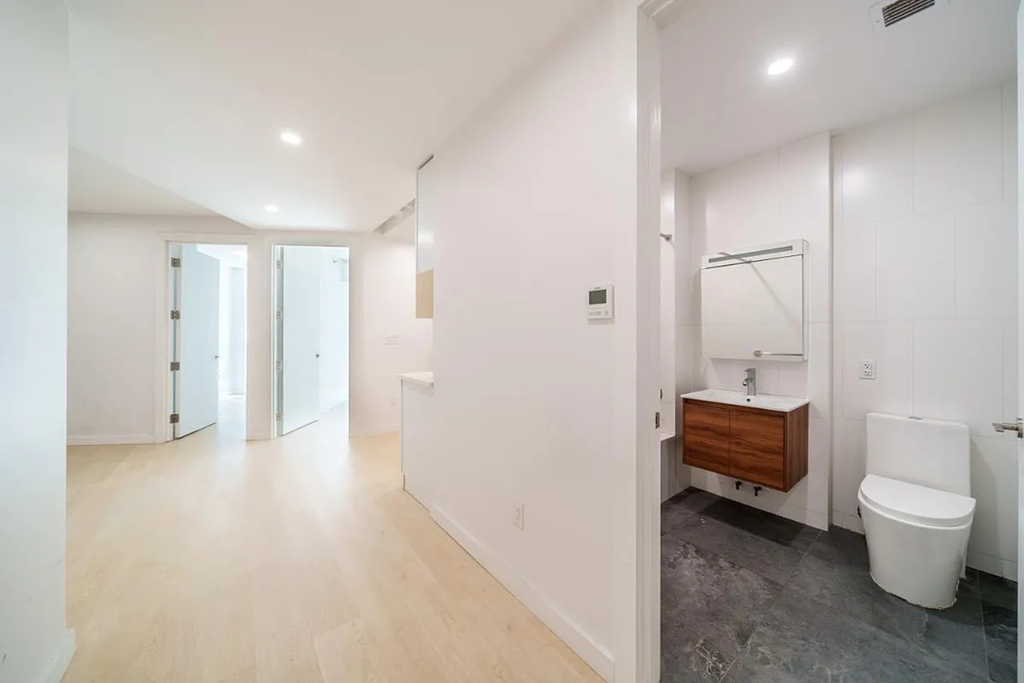 280 Meeker Avenue - Photo 4